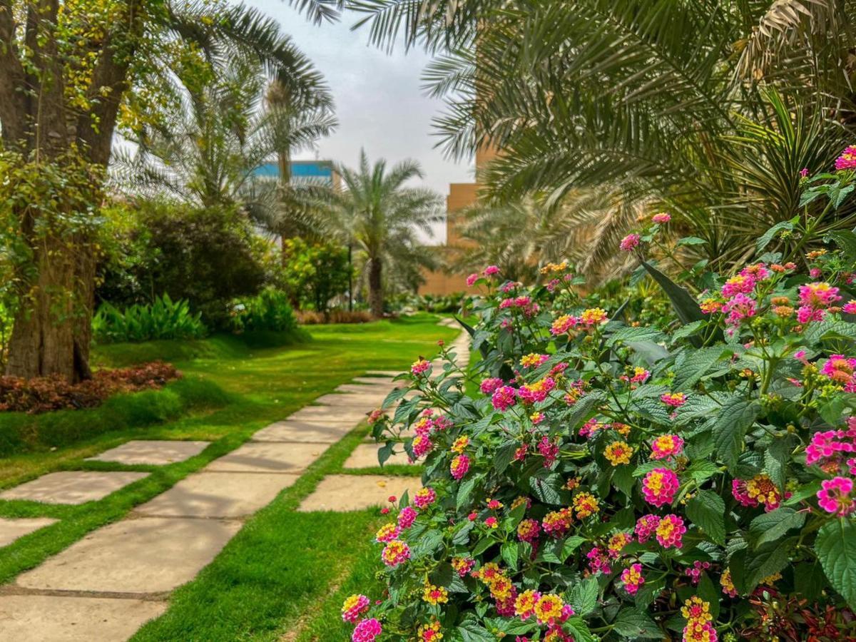 Grand Millennium Al Seef Basra Екстериор снимка