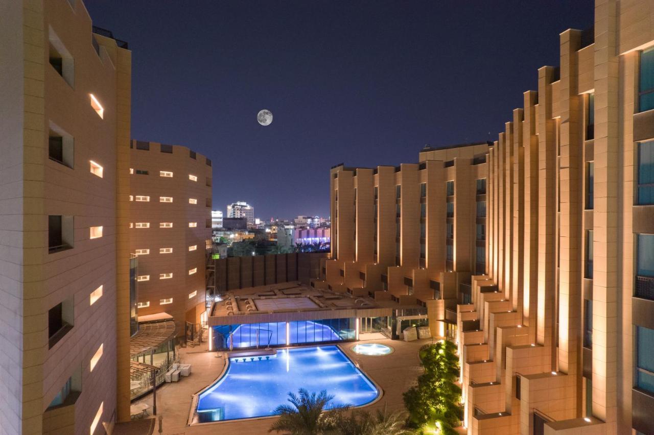 Grand Millennium Al Seef Basra Екстериор снимка