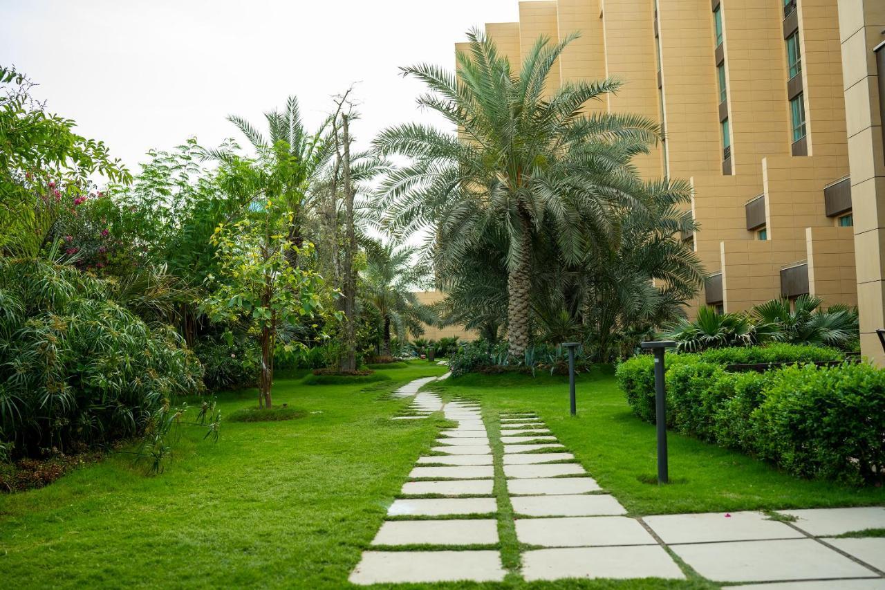 Grand Millennium Al Seef Basra Екстериор снимка